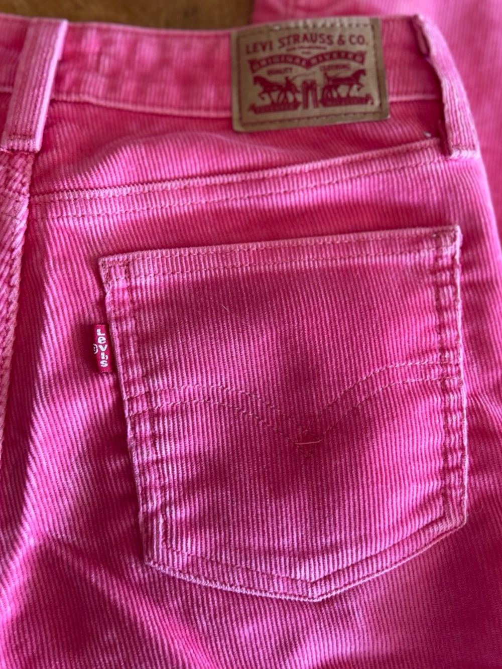 Levi's soft Pink Barbiecore coquette Corduroy Jeans size 27/32 - Picture 3 of 12